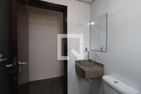 Casa à venda com 227m², 3 quartos e 3 vagasBanheiro piso superior