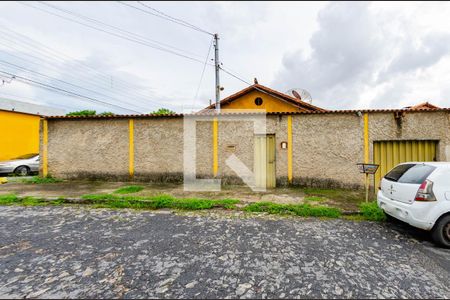 Casa à venda com 250m², 3 quartos e 8 vagasFachada