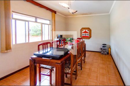 Casa à venda com 250m², 3 quartos e 8 vagasSala de jantar