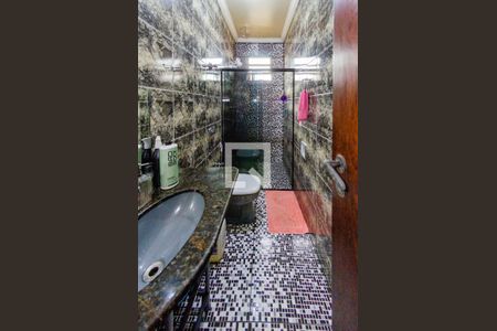 Casa à venda com 250m², 3 quartos e 8 vagasBanheiro