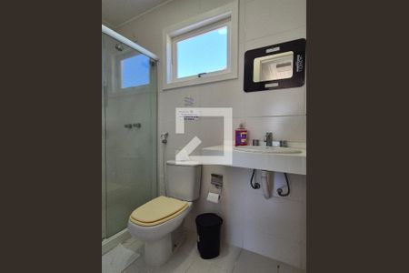 Casa para alugar com 240m², 3 quartos e 2 vagas Casa para alugar com 240m², 3 quartos e 2 vagasBanheiro social