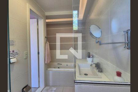 Casa para alugar com 240m², 3 quartos e 2 vagas Casa para alugar com 240m², 3 quartos e 2 vagasBanheiro da Suíte 2