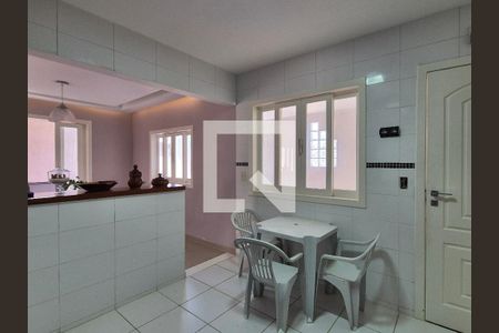 Casa para alugar com 240m², 3 quartos e 2 vagas Casa para alugar com 240m², 3 quartos e 2 vagasCozinha