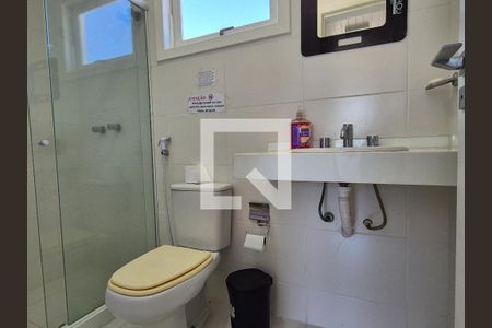 Casa para alugar com 240m², 3 quartos e 2 vagas Casa para alugar com 240m², 3 quartos e 2 vagasBanheiro social