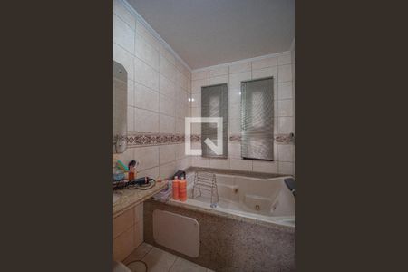 Casa à venda com 484m², 4 quartos e 5 vagasBanheiro da Suíte