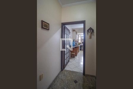 Casa à venda com 484m², 4 quartos e 5 vagasCorredor
