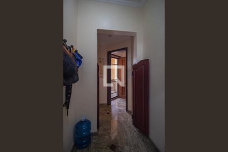 Casa à venda com 484m², 4 quartos e 5 vagasCorredor