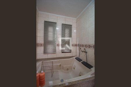 Casa à venda com 484m², 4 quartos e 5 vagasBanheiro da Suíte