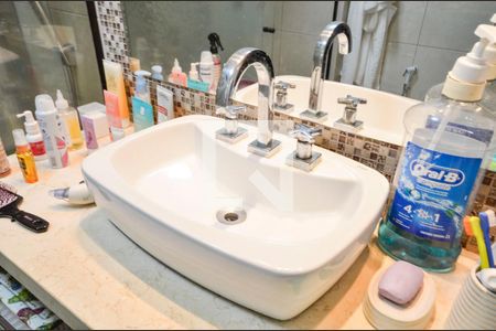 Apartamento à venda com 140m², 2 quartos e 2 vagasBanheiro da Suíte 2