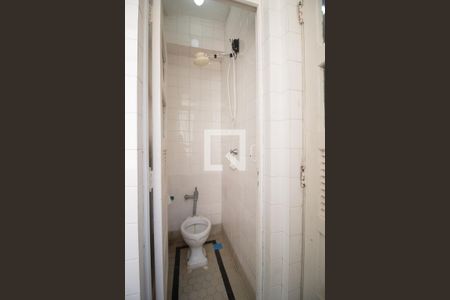 Apartamento à venda com 80m², 2 quartos e sem vaga Apartamento à venda com 80m², 2 quartos e sem vagaBanheiro da Área de serviço