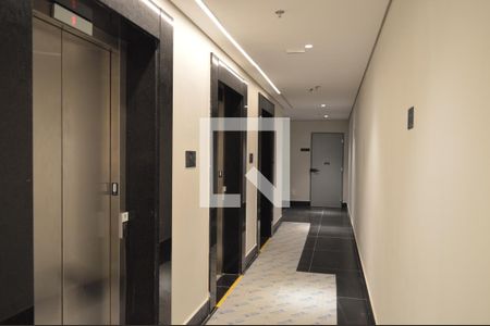 Apartamento à venda com 29m², 1 quarto e sem vagaElevadores