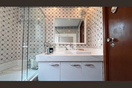 Apartamento à venda com 176m², 3 quartos e 2 vagasBanheiro da Suíte