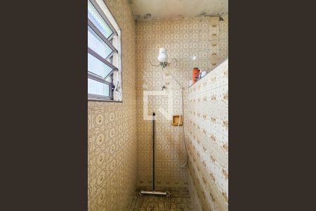 Casa à venda com 172m², 2 quartos e 2 vagasBanheiro 