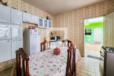 Casa à venda com 172m², 2 quartos e 2 vagasCozinha 