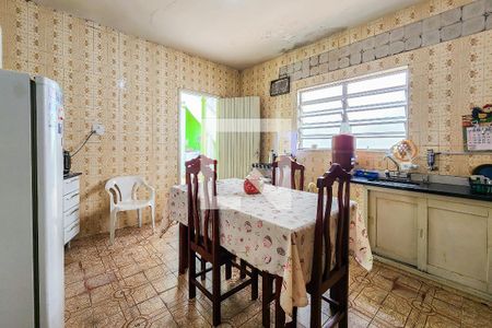 Casa à venda com 172m², 2 quartos e 2 vagasCozinha 