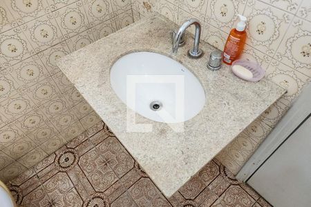 Casa à venda com 172m², 2 quartos e 2 vagasBanheiro 