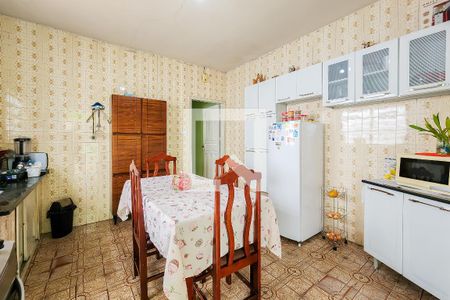 Casa à venda com 172m², 2 quartos e 2 vagasCozinha 