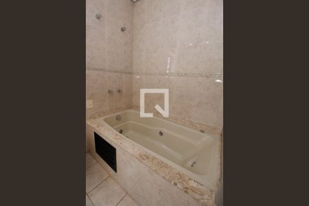 Apartamento à venda com 250m², 3 quartos e 4 vagasBanheiro da Suíte 2