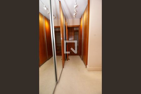 Apartamento à venda com 250m², 3 quartos e 4 vagasCloset da suíte 2