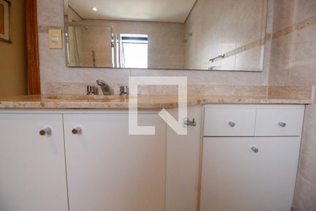 Apartamento à venda com 250m², 3 quartos e 4 vagasBanheiro da Suíte 1
