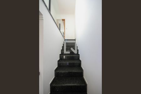 Casa à venda com 102m², 2 quartos e 1 vagaEscada