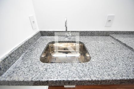Sala/Cozinha de kitnet/studio à venda com 1 quarto, 34m² em Cerqueira César, São Paulo