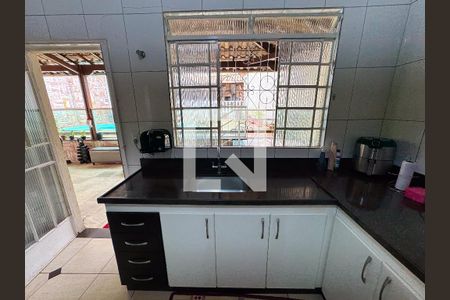 Casa à venda com 200m², 4 quartos e 3 vagasCozinha 