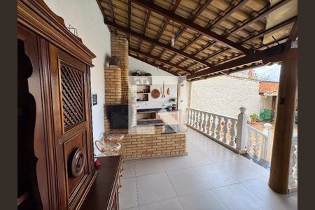 Casa à venda com 200m², 4 quartos e 3 vagasÁrea externa 