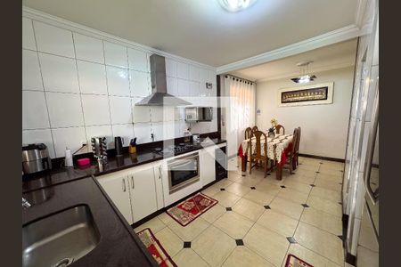 Casa à venda com 200m², 4 quartos e 3 vagasCozinha 