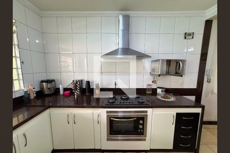 Casa à venda com 200m², 4 quartos e 3 vagasCozinha 