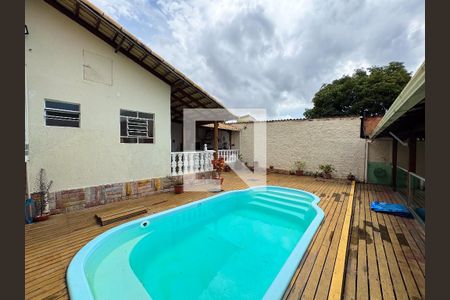 Casa à venda com 200m², 4 quartos e 3 vagasÁrea externa 