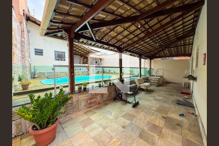 Casa à venda com 200m², 4 quartos e 3 vagasÁrea externa 