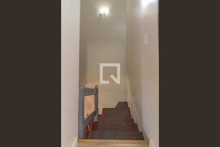 Casa de condomínio à venda com 100m², 2 quartos e 2 vagasEscada