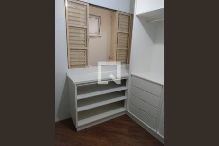 Casa à venda com 240m², 3 quartos e 2 vagasCloset