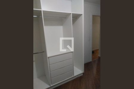 Casa à venda com 240m², 3 quartos e 2 vagasCloset