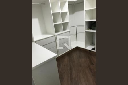 Casa à venda com 240m², 3 quartos e 2 vagasCloset