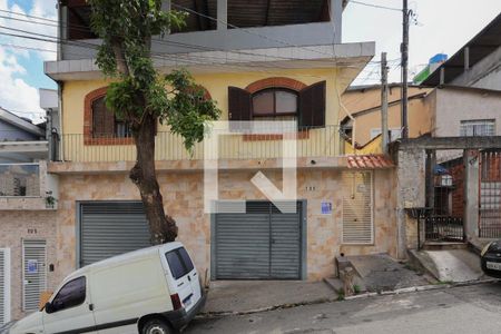 Casa à venda com 200m², 3 quartos e 2 vagasFachada + plaquinha