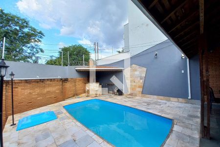 Casa à venda com 480m², 3 quartos e 2 vagas Casa à venda com 480m², 3 quartos e 2 vagasÁrea comum - Piscina