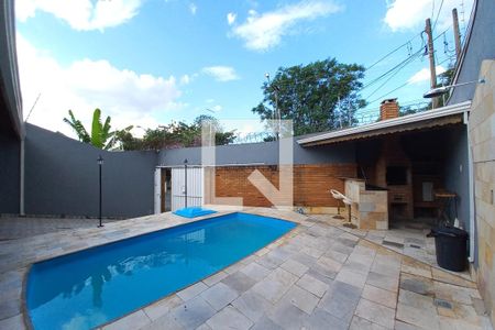 Casa à venda com 480m², 3 quartos e 2 vagas Casa à venda com 480m², 3 quartos e 2 vagasÁrea comum - Piscina