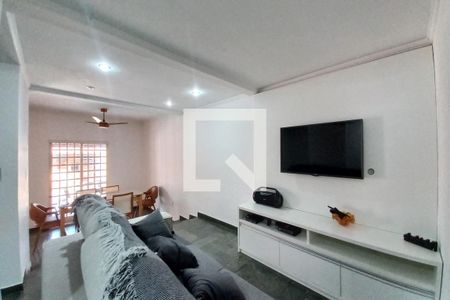 Casa à venda com 480m², 3 quartos e 2 vagas Casa à venda com 480m², 3 quartos e 2 vagasSala de TV