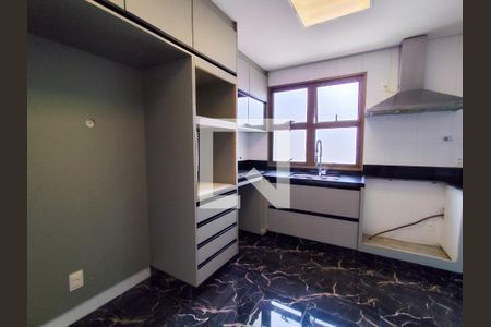 Apartamento à venda com 237m², 4 quartos e 4 vagasCozinha
