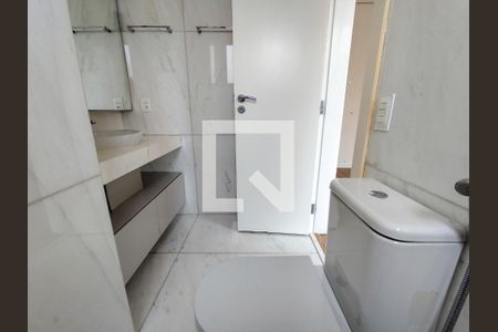 Apartamento à venda com 237m², 4 quartos e 4 vagasBanheiro do Quarto 2