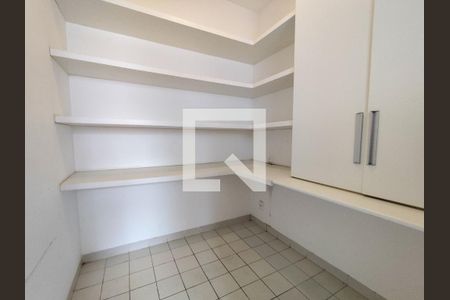 Apartamento à venda com 237m², 4 quartos e 4 vagasDespensa