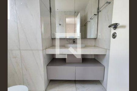 Apartamento à venda com 237m², 4 quartos e 4 vagasBanheiro do Quarto 2