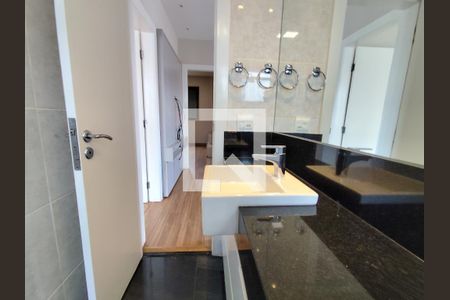 Apartamento à venda com 237m², 4 quartos e 4 vagasBanheiro do Quarto 1