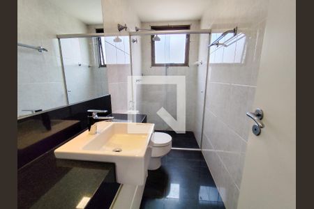 Apartamento à venda com 237m², 4 quartos e 4 vagasBanheiro do Quarto 1