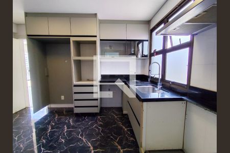 Apartamento à venda com 237m², 4 quartos e 4 vagasCozinha