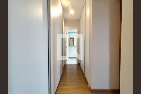 Apartamento à venda com 237m², 4 quartos e 4 vagasCorredor