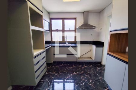 Apartamento à venda com 237m², 4 quartos e 4 vagasCozinha