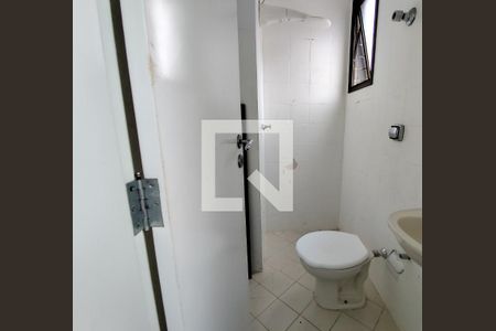 Apartamento à venda com 237m², 4 quartos e 4 vagasBanheiro de Serviço